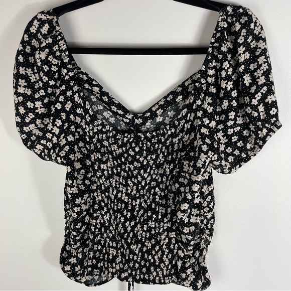 H & M Black And White Floral Smocked Crop Top Size Large - Picture 5 of 9